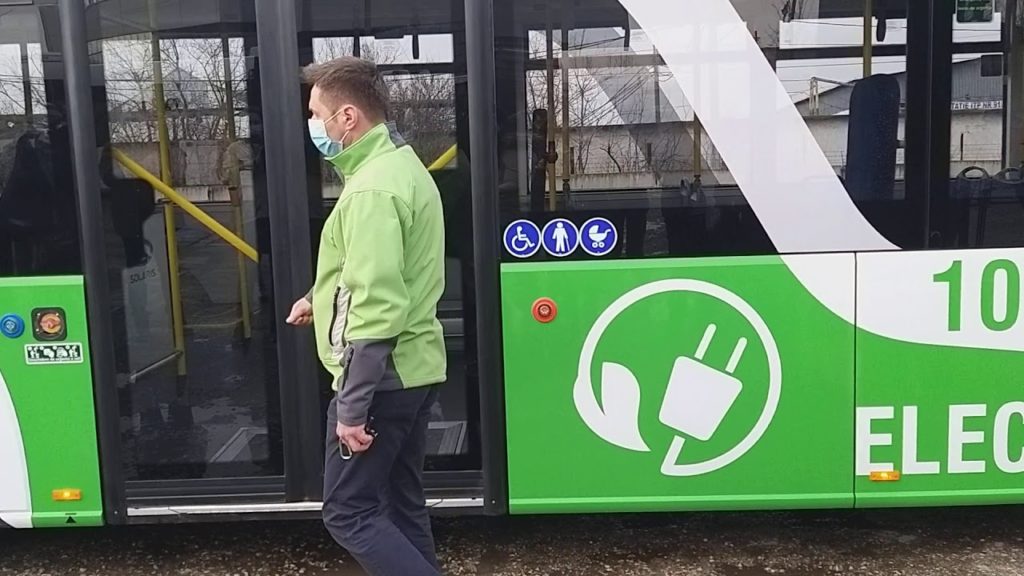 Primul autobuz electric articulat a ajuns la RAT Craiova