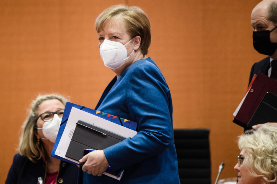 Merkel consideră „problematică” suspendarea lui Donald Trump pe reţelele de socializare