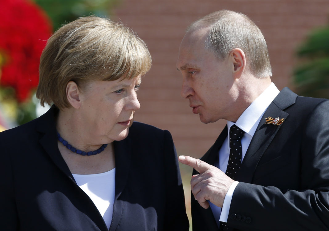 Vladimir Putin și Angela Merkel