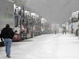 Migranți afgani găsiți aproape înghețați în camioanele unor români, în Franța și Germania