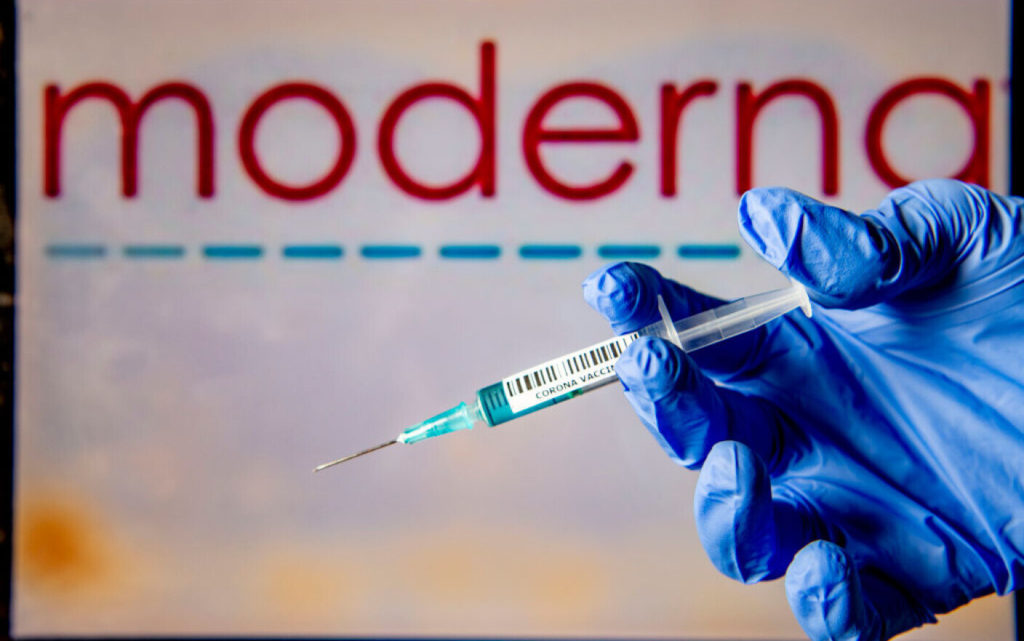 Guvernul SUA ia în considerare înjumătățirea dozelor de vaccin Moderna pentru a accelera imunizarea populației