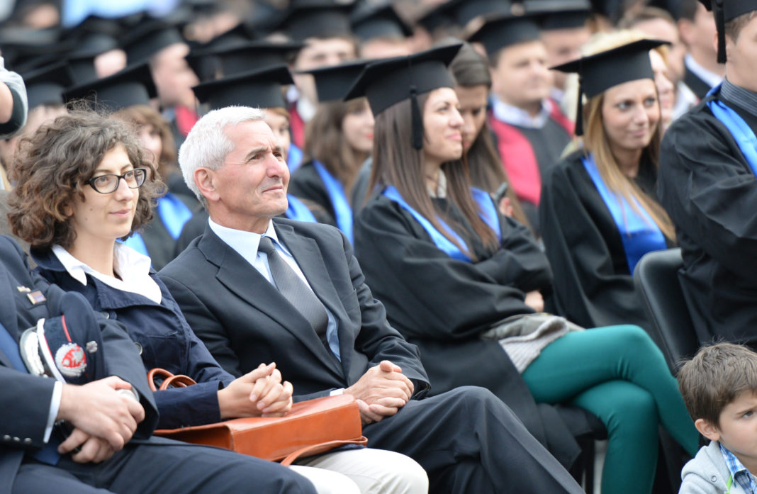 Directorul de universitate de stat cu venituri de bancher. Doar sporul lunar se ridică la 10.000 de lei