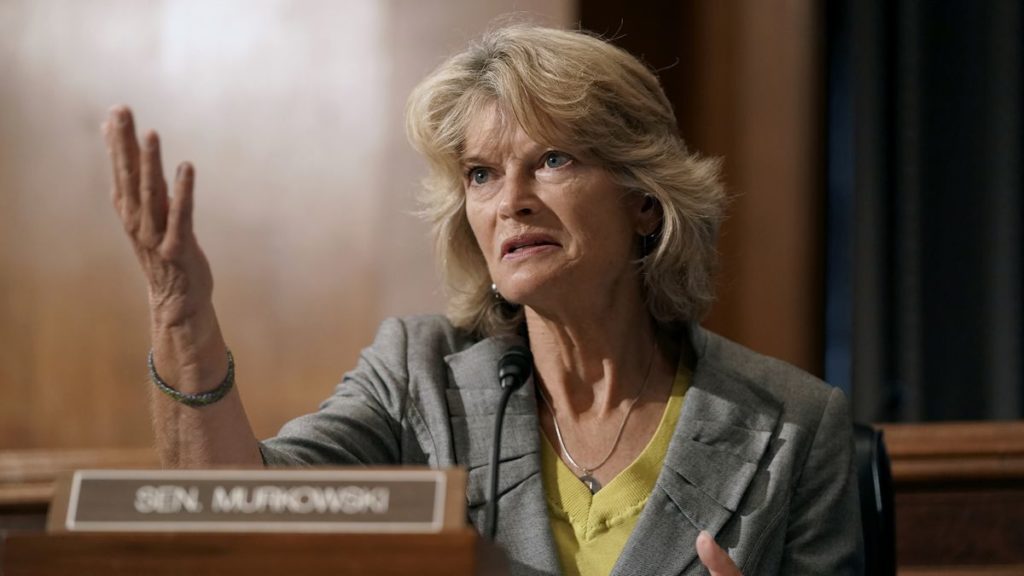 Lisa Murkovski, primul senator republican care cere demisia lui Trump