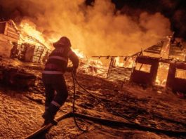 Sute de oameni au rămas fără case în urma incendiului violent din Șumuleu