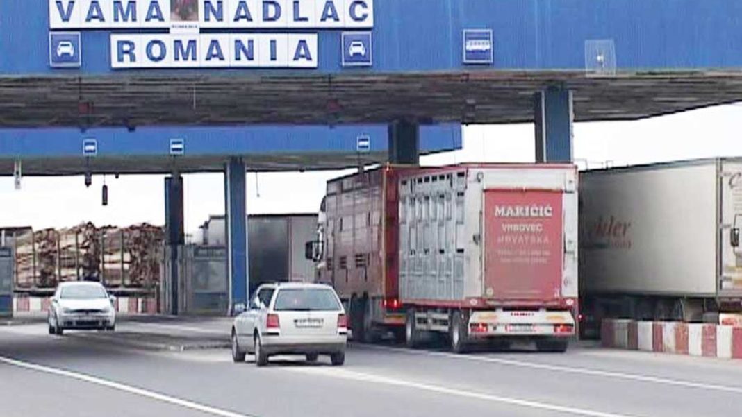 40 de migranţi, descoperiţi ascunşi în camioane la frontiera cu Ungaria