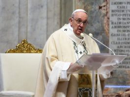 Papa Francisc i-a criticat pe cei care au plecat în vacanțe, în străinătate