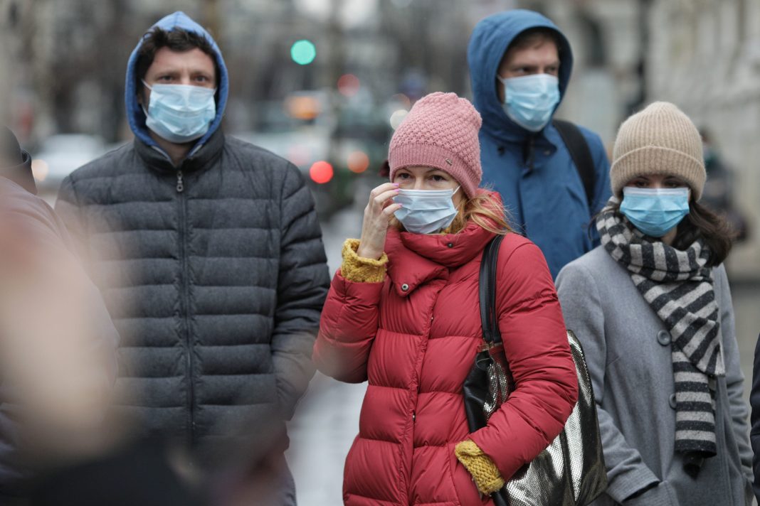 Cercetători au descoperit o corelație între utilizarea constantă a măștilor și o stare mentală și fizică bună