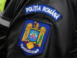 Cătușe și tonfă, furate din biroul unui polițist