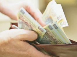 Un bărbat din Alba Iulia a predat poliţiei un portofel cu bani şi acte