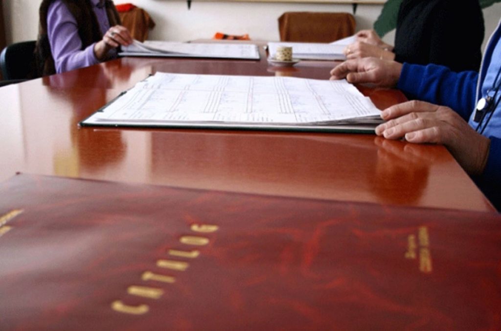 Se fac centre de vaccinare pentru profesori