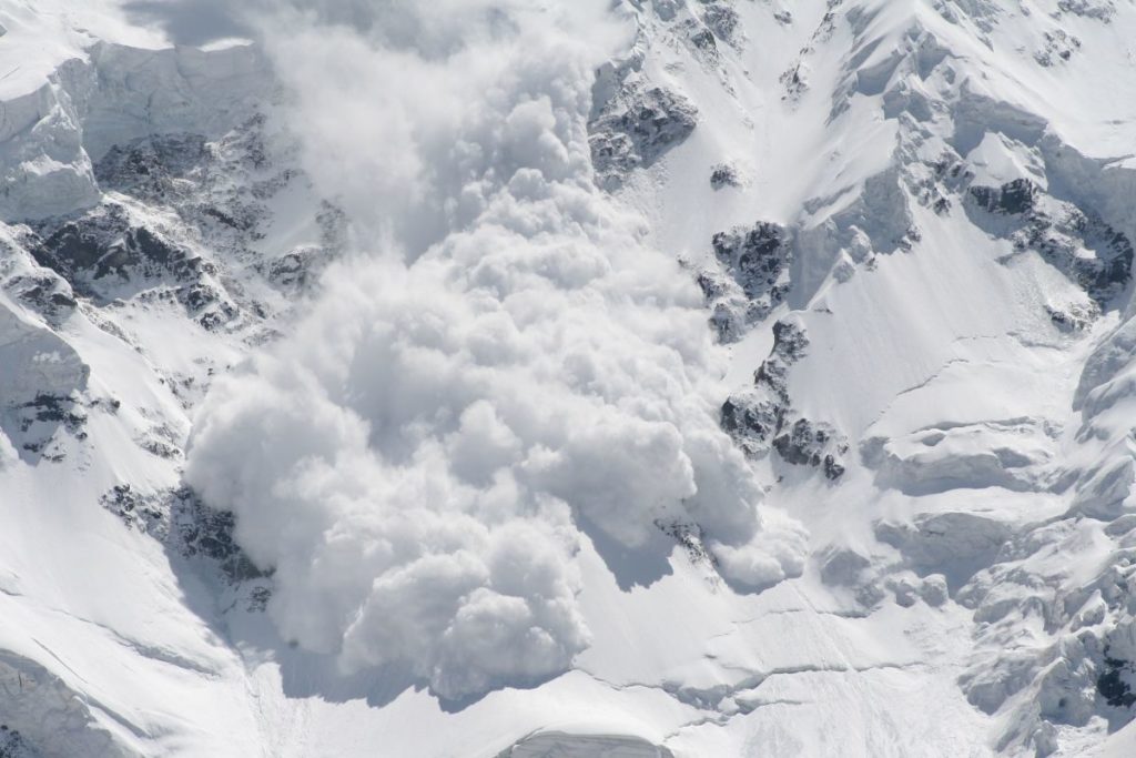 Risc iminent de avalanşă în masivul Retezat