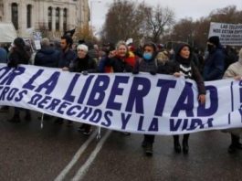 Proteste de amploare la Madrid: oamenii au ieșit în stradă împotriva restricțiilor Covid-19