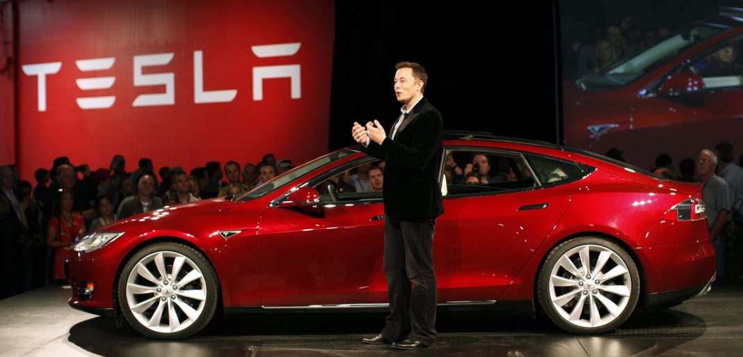 tesla-elon-musk-e1443118896276 Acţiunile companiei Tesla conduse de miliardarul Elon Musk au crescut