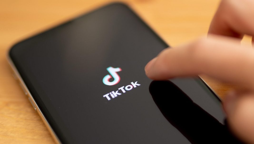 Platforma TikTok, blocată în Italia pentru utilizatorii a căror vârstă nu este garantată