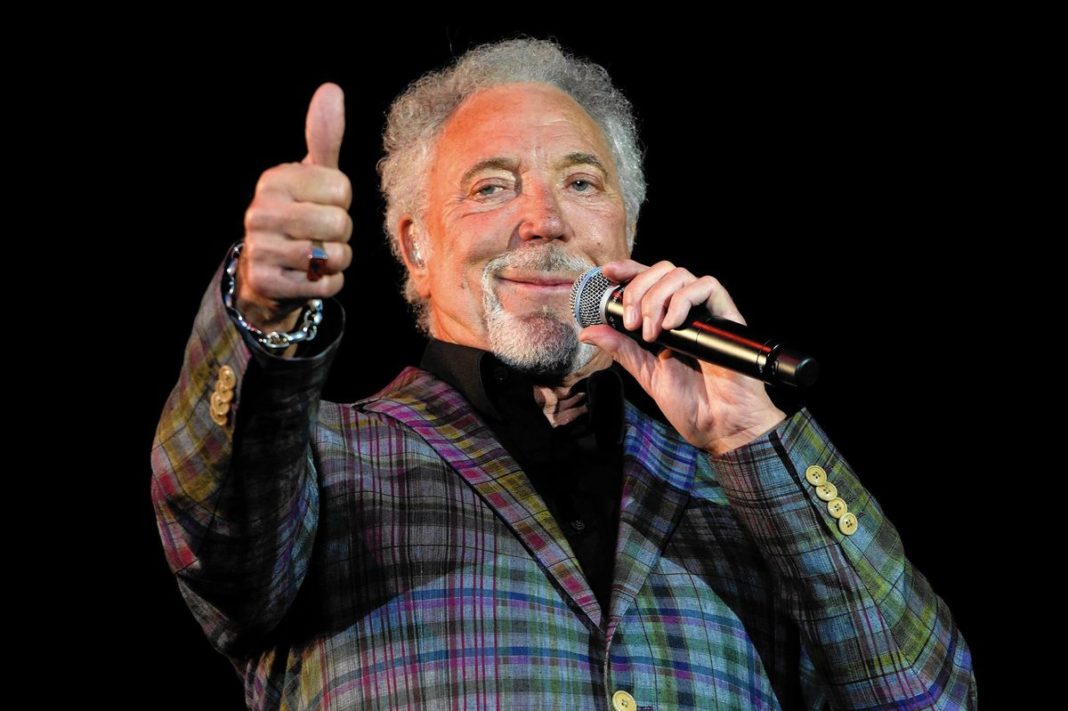 Cântăreţul Tom Jones a făcut vaccinul anti-Covid-19