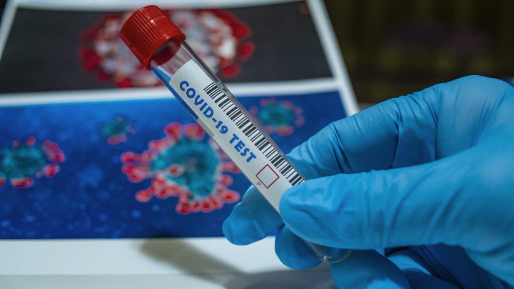 Persoanele de peste 65 de ani prezintă un risc mai mare de reinfectare cu coronavirus