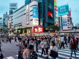 Numărul vizitatorilor străini în Japonia a scăzut în 2020 cu 87%