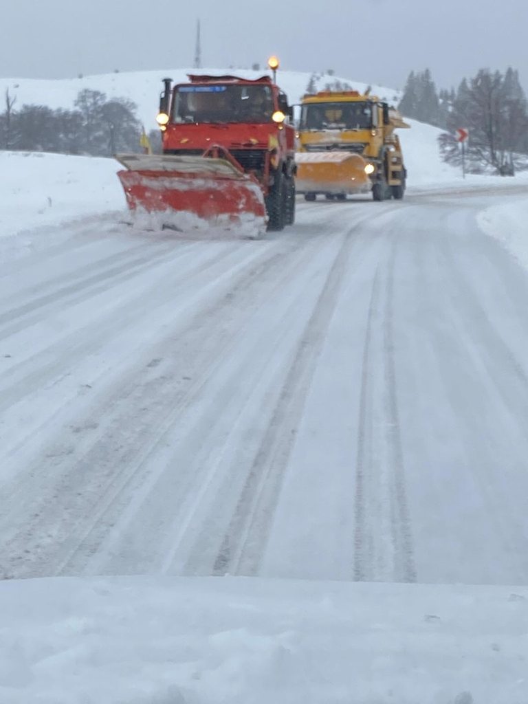 Trimiși în judecată pentru deszăpezire preferențială pe Transalpina
