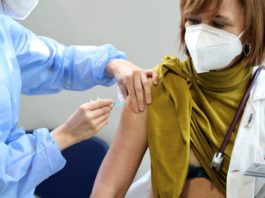 Regiunea Madrid suspendă vaccinarea anti-Covid a personalului medical