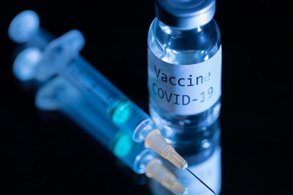 Autorităţile din Botoșani vor cere sprijinul preoţilor pentru a-i convinge pe credincioşi să se vaccineze împotriva COVID-19