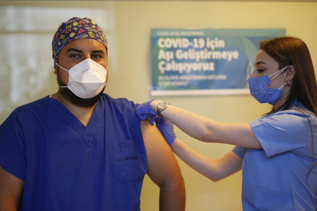 În Turcia s-au administrat în prima săptămână de vaccinare împotriva COVID-19 peste un milion de doze