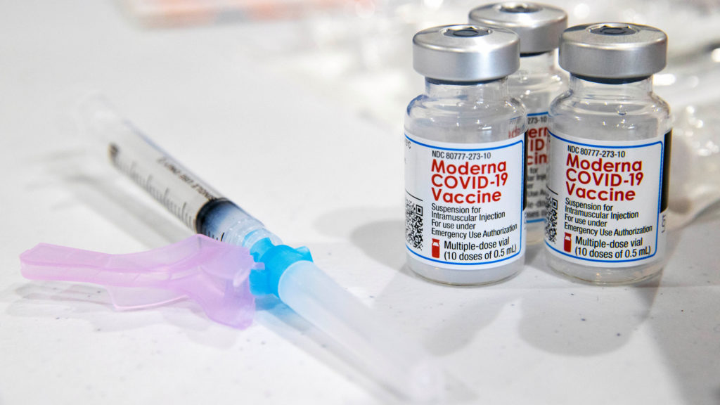 Românii reprogramați pentru vaccinare vor primi serul Moderna, din 1 februarie