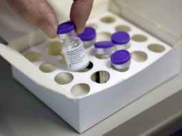 Marea Britanie va reexamina eficacitatea vaccinului Pfizer
