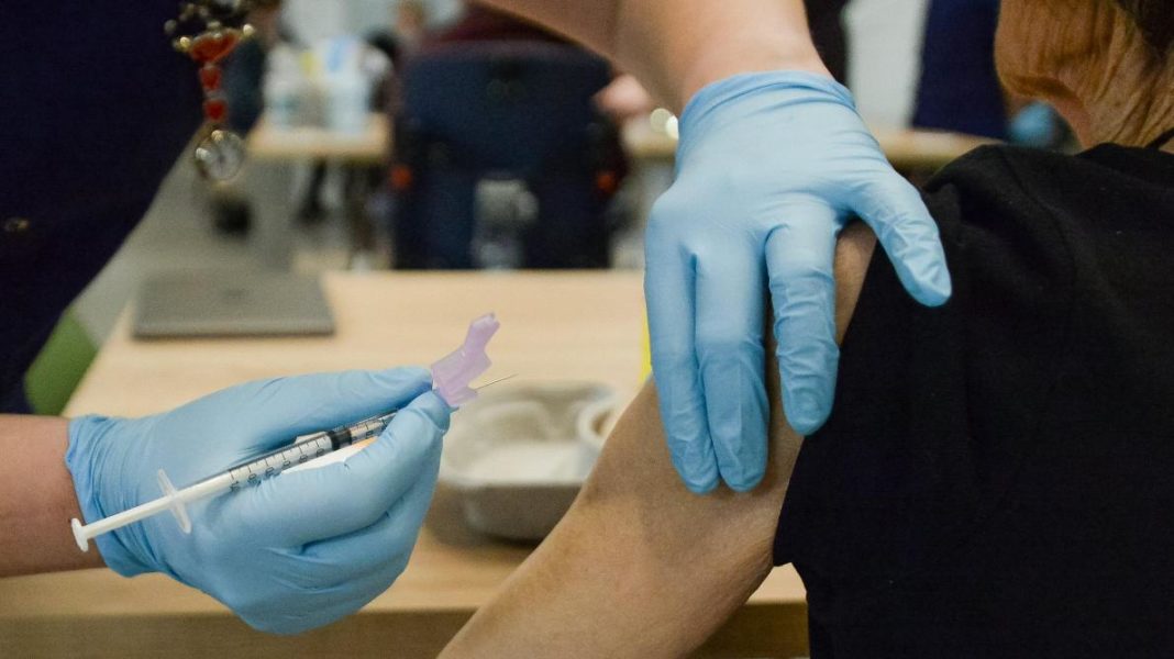 25.396 de persoane au fost vaccinate ieri împotriva COVID-19, în România, potrivit datelor furnizate de către Institutul Naţional de Sănătate Publică