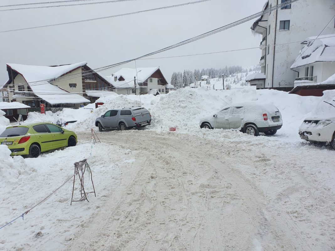 Mai multă zăpadă decât parcări în Rânca