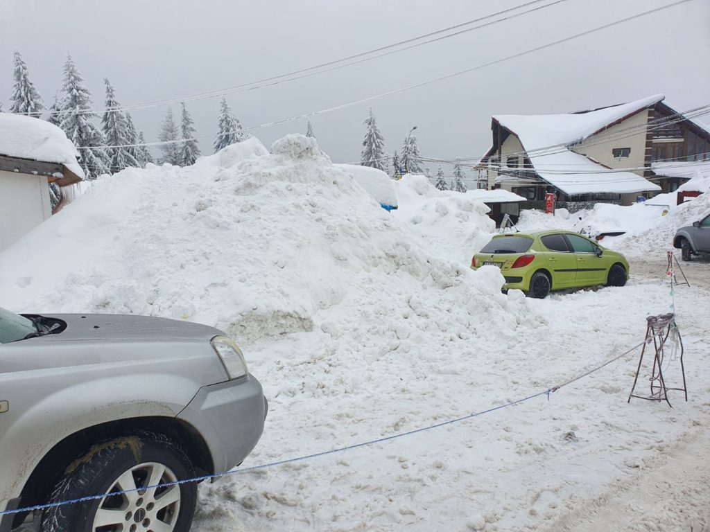 Munți de zăpadă la Rânca