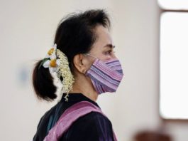 Aung San Suu Kyi la o clinică de vaccinare împotriva coronavirusului