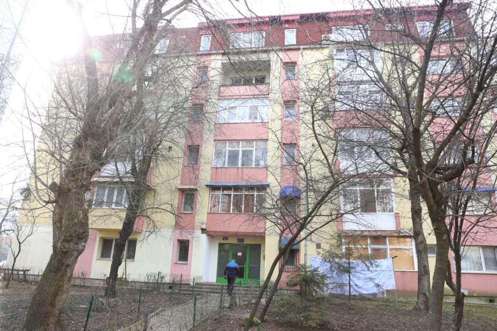 Primăria Craiova, obligată să vândă chiriaşilor apartamentul cu 38 de mii de euro