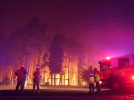 Cel puțin 59 de case au fost distruse de un incendiu de vegetație scăpat de sub control la Wooroloo