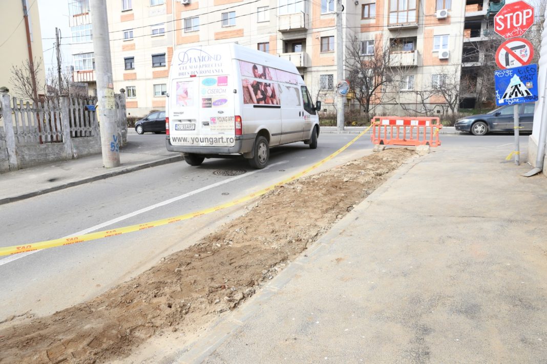 Stradă spartă/foto: Claudiu Tudor