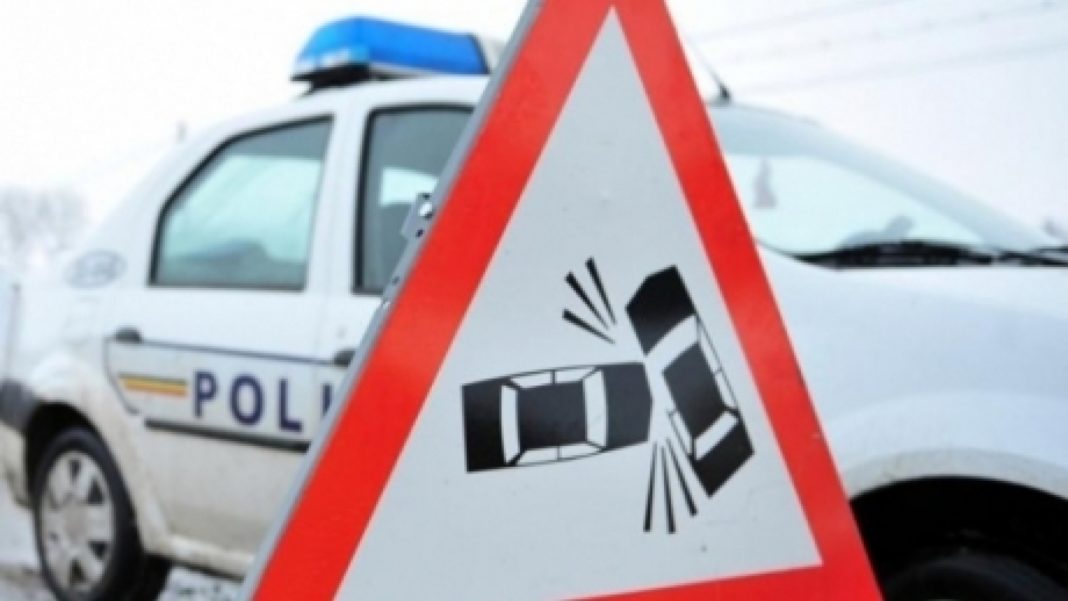 Trafic blocat pe DN 54A, în urma unui accident rutier