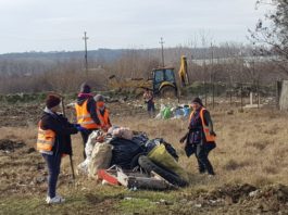 A început curățenia de primăvară pe domeniul public din Craiova și s-au strîns în ultimele zile, peste 50 tone de deșeuri diverse