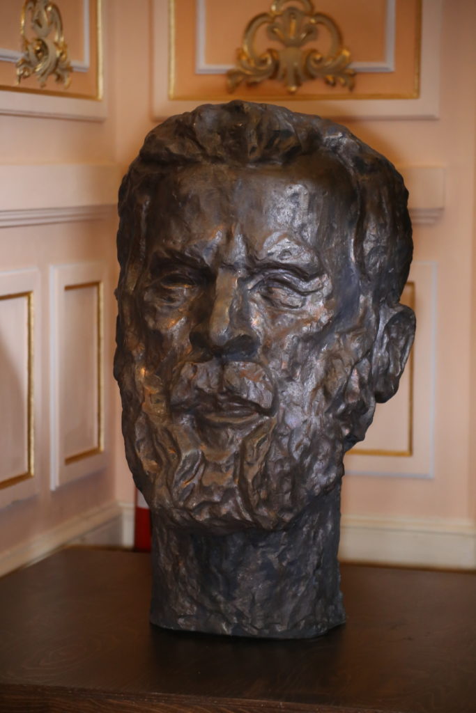 Bustul lui Constantin Brâncuşi, donat Muzeului de Artă Craiova