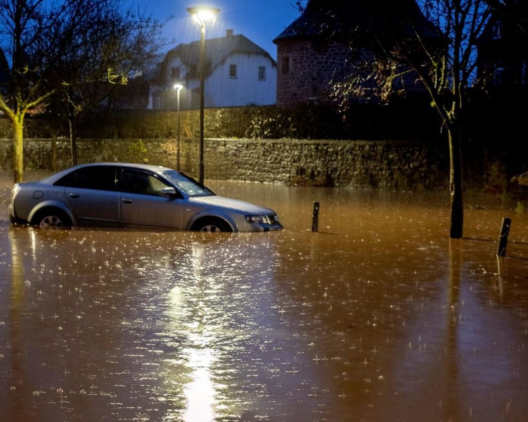 PFRA105-130_2021_063514 În vestul Germaniei, Rinul s-a revărsat de-a lungul mai multor oraşe mari, printre care Koln
