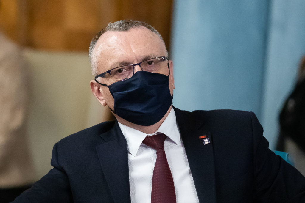 Află ce a declarat ministrul Educației despre redeschiderea școlilor