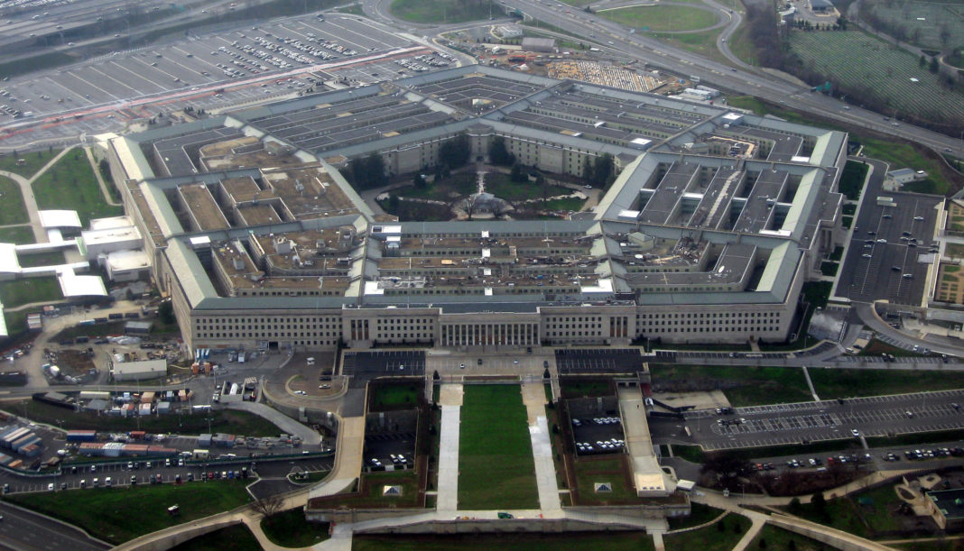 Pentagonul avertizează că grupări extremiste din SUA recrutează membri ai forțelor armate