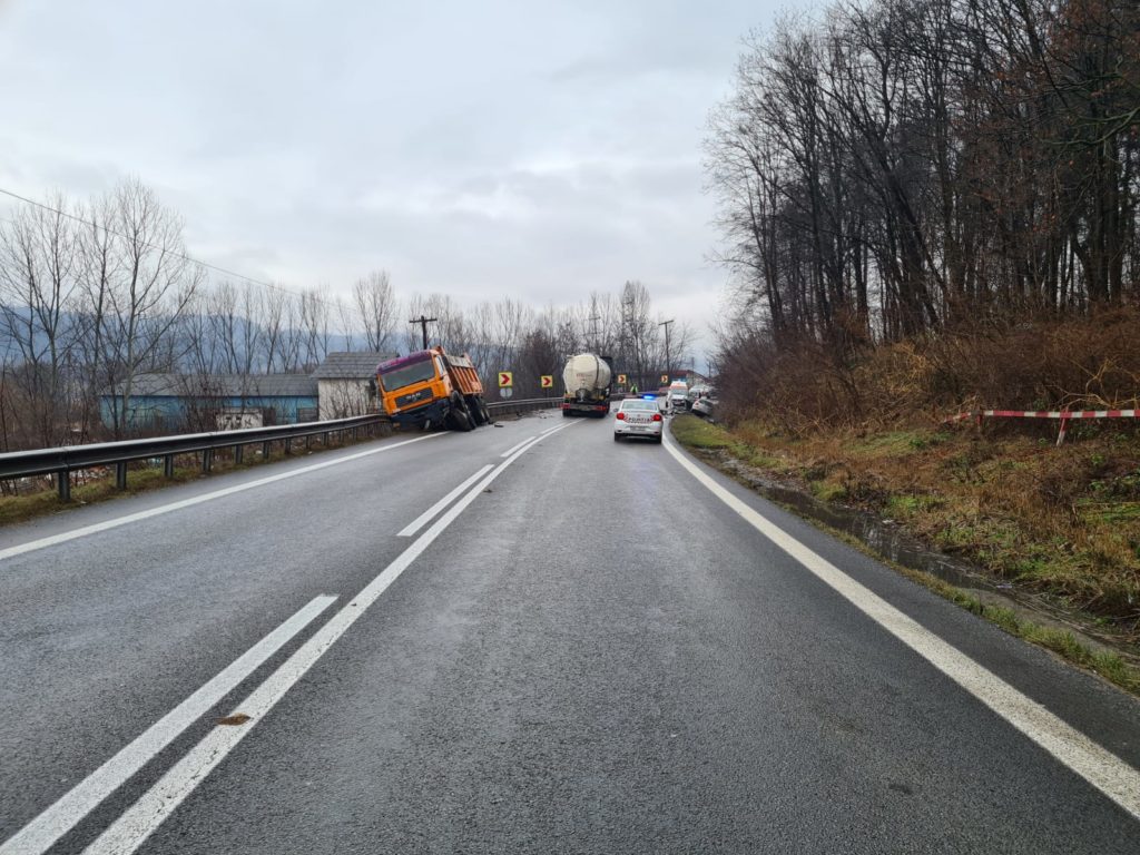 Vâlcea: Accident cu două victime pe DN 7