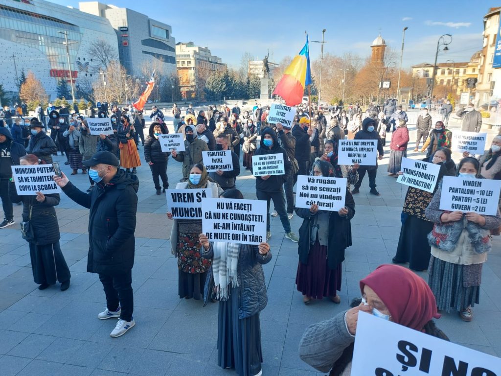Discuții la Prefectura Dolj în urma protestelor romilor
