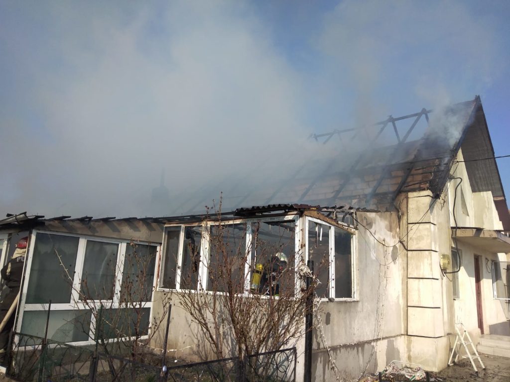 Incendiu la o casă din Strehaia