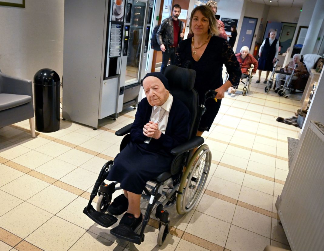 Cea vârstnică persoană din Europa, călugăriţa franceză Sora Andre, s-a vindecat de COVID-19 (Foto: GERARD JULIEN / AFP)