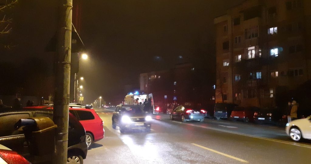 Femeie accidentată pe trecerea de pietoni, pe strada Amaradia