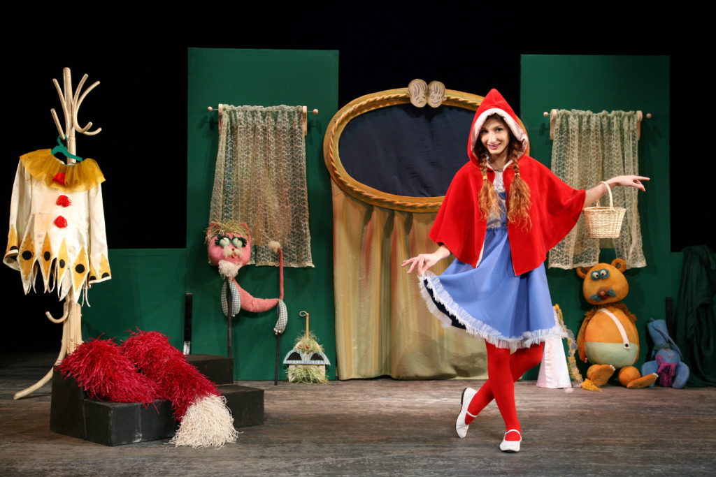 Alis în lumea păpușilor și Prietenii Motanului Încălțat la Teatrul Colibri