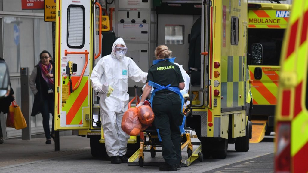 Numărul infectărilor din Anglia a scăzut cu două treimi faţă de ianuarie
