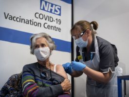 Marea Britanie a vaccinat cu prima doză peste 10 milioane de persoane