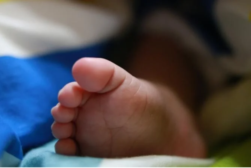 Preotul care a oficiat botezul în urma căruia a murit un bebeluș, cercetat pentru ucidere din culpă