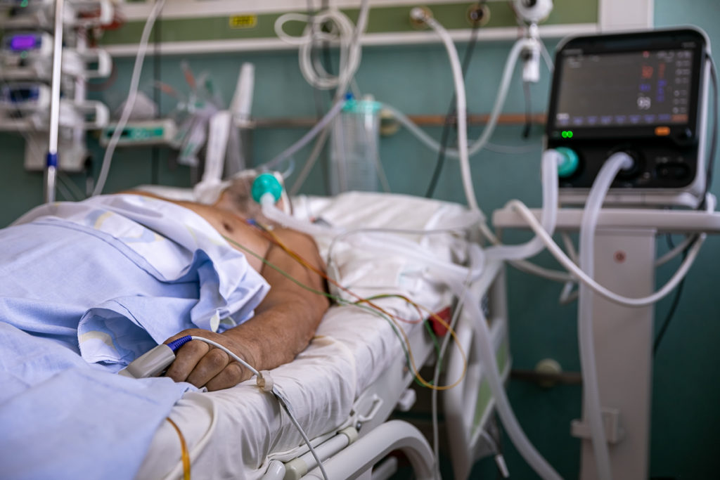 Anchetă la spital, după dispariţia lănţişorului din aur al unui pacient mort de Covid